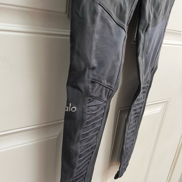 ALO Yoga Charcoal gray Ribbed moto Leggings size xxs - Picture 8 of 9